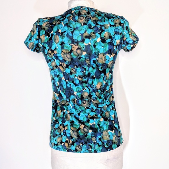 Short sleeve v-neck top - Picture 2 of 5